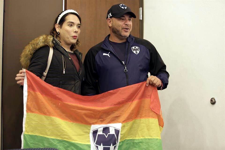 periodista trans de Nuevo León y Antonio Mohamed