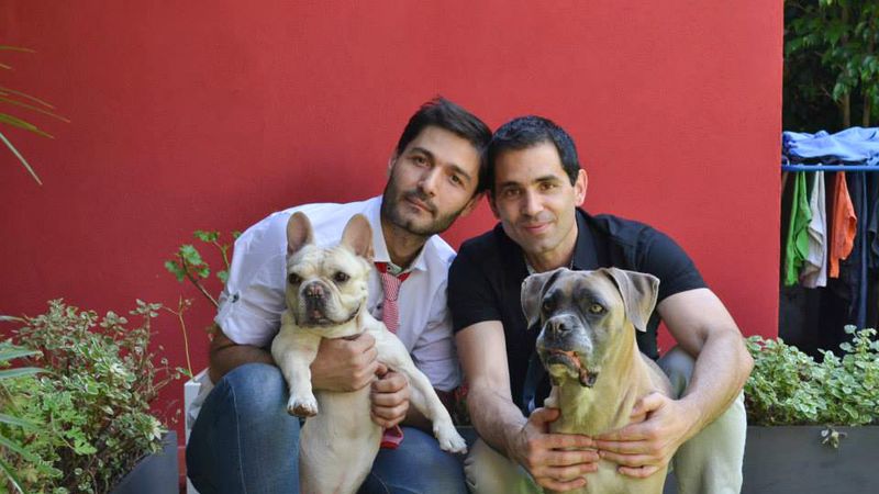 Andrés Gioeni essacerdote abiertamente gay