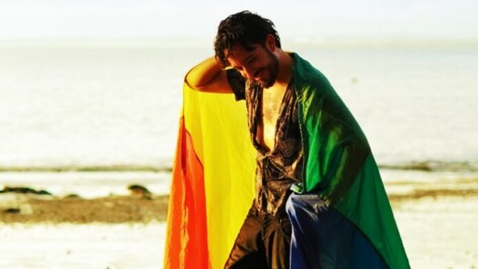 Donovan Retana cantante gay