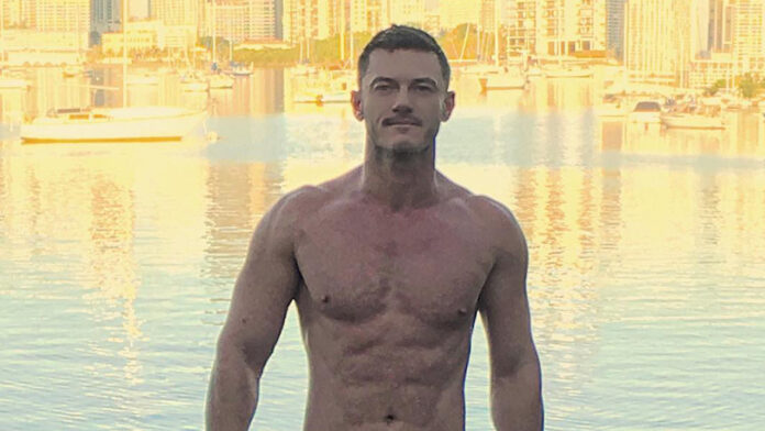 Luke Evans fotos cuerpo antes y después de la pandemia