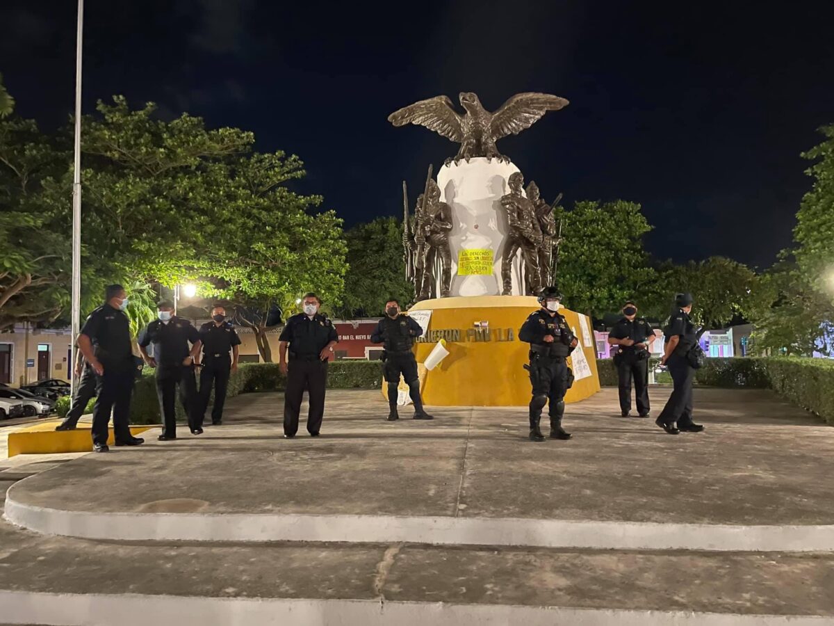 Policía de Mérida contra manifestantes LGBT+