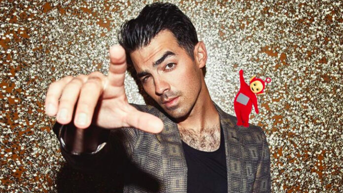 joe jonas selfie sin playera