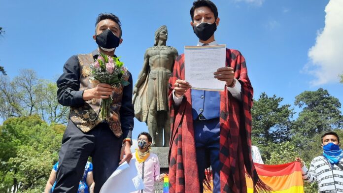 Pareja gay se casa en Edomex protestando a favor del matrimonio igualitario