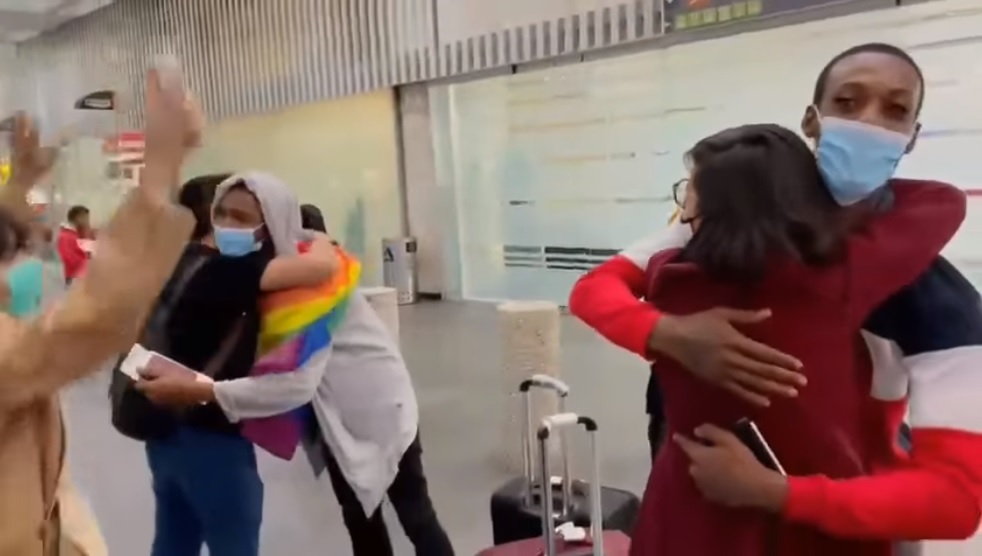 Pareja gay escapa de la homofobia en Jamaica