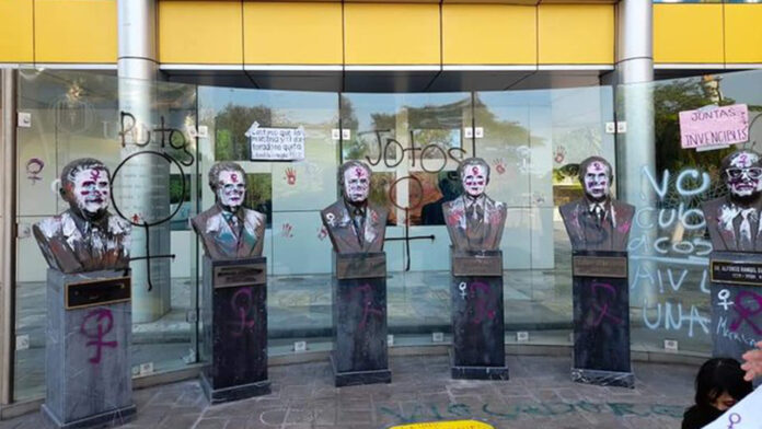 pinta_feminista_insultos_homofobicos_monterrey pinta feminista insultos homofóbicos