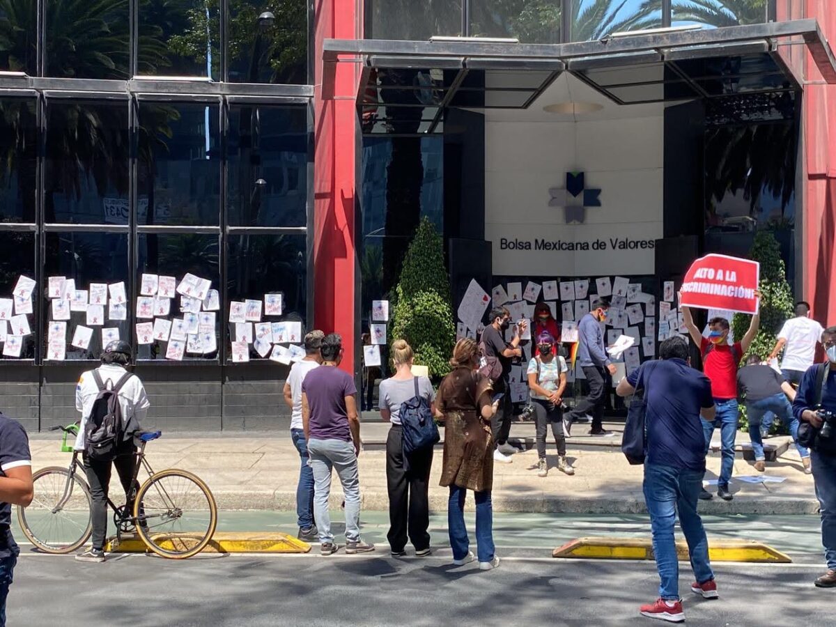 protesta volaris vih bolsa mexicana valores armando uri discriminacion