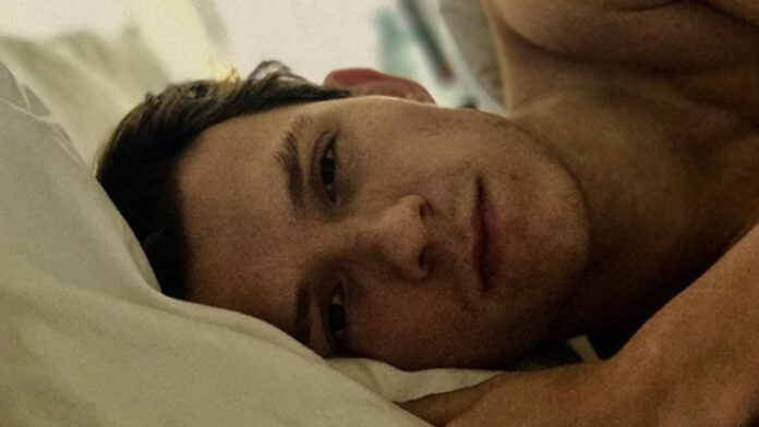 Tom Holland foto sin camisa