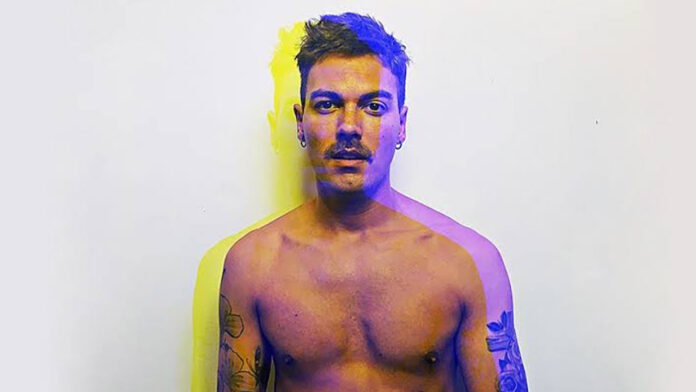 Alberto Jiménez sin camisa