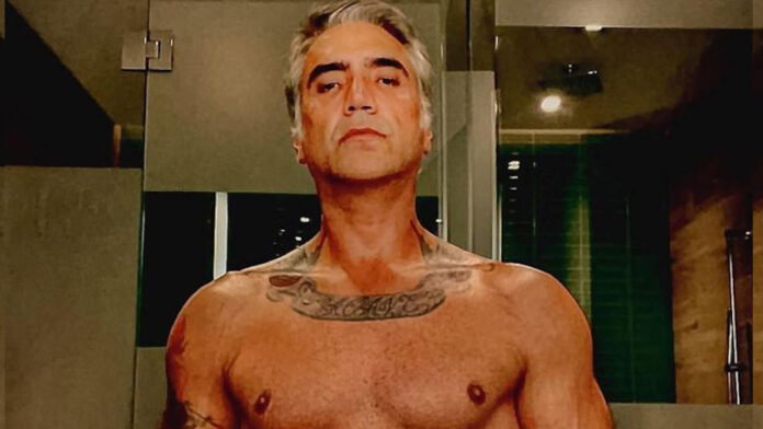 Alejandro Fernández sin camisa