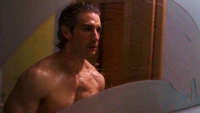 Eugenio Siller hace escenas de desnudos en ¿Quién mató a Sara?