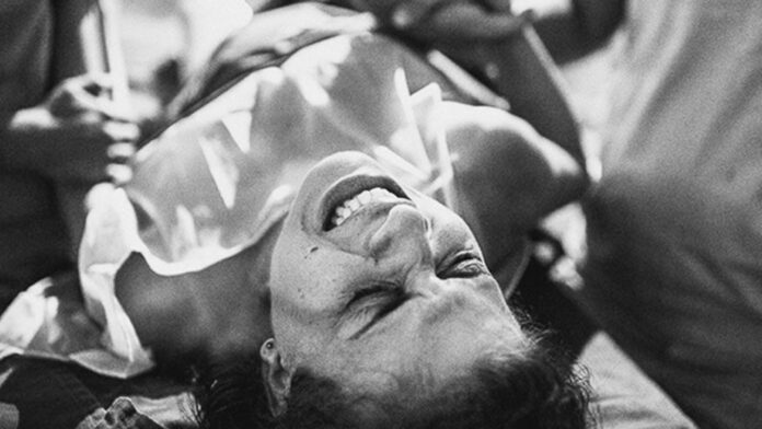 Ginecólogo agrede a paciente lesbiana