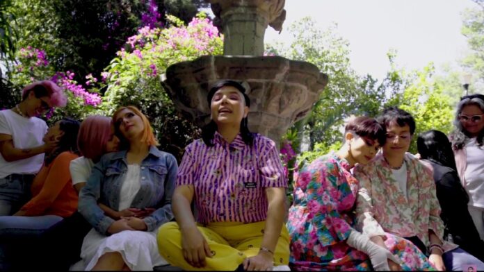 Renee Goust un beso en la alameda