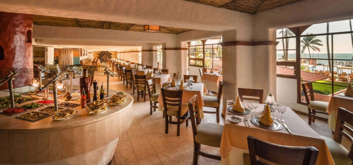 hotel crown paradise golden puerto vallarta buffet