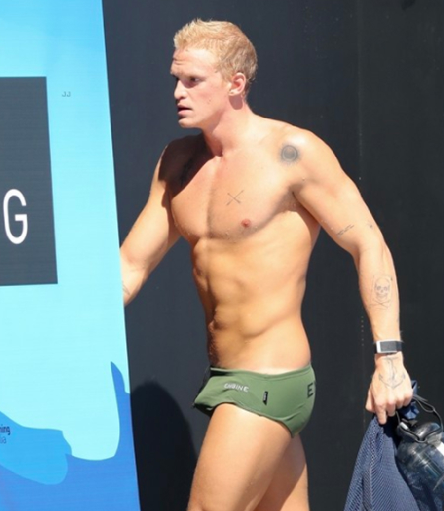 Cody Simpson natación traje de baño