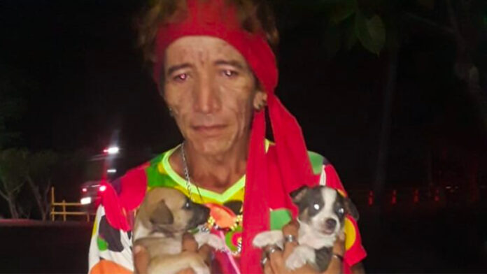 colomibia_quinceanera_muejr_trans_casa_perros Mujer trans casa perros colombia