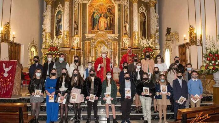 Parroquia veta a madrina de confirmación por ser lesbiana