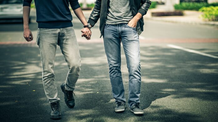 pareja gay serodiscordante