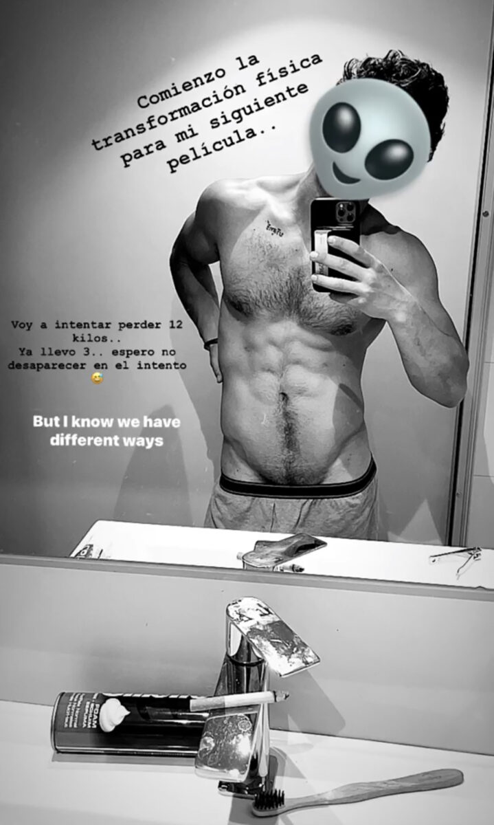 Miguel Herrán sexy selfie