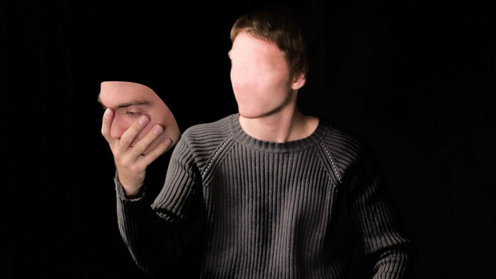 Señales de que sales con una persona mentirosa