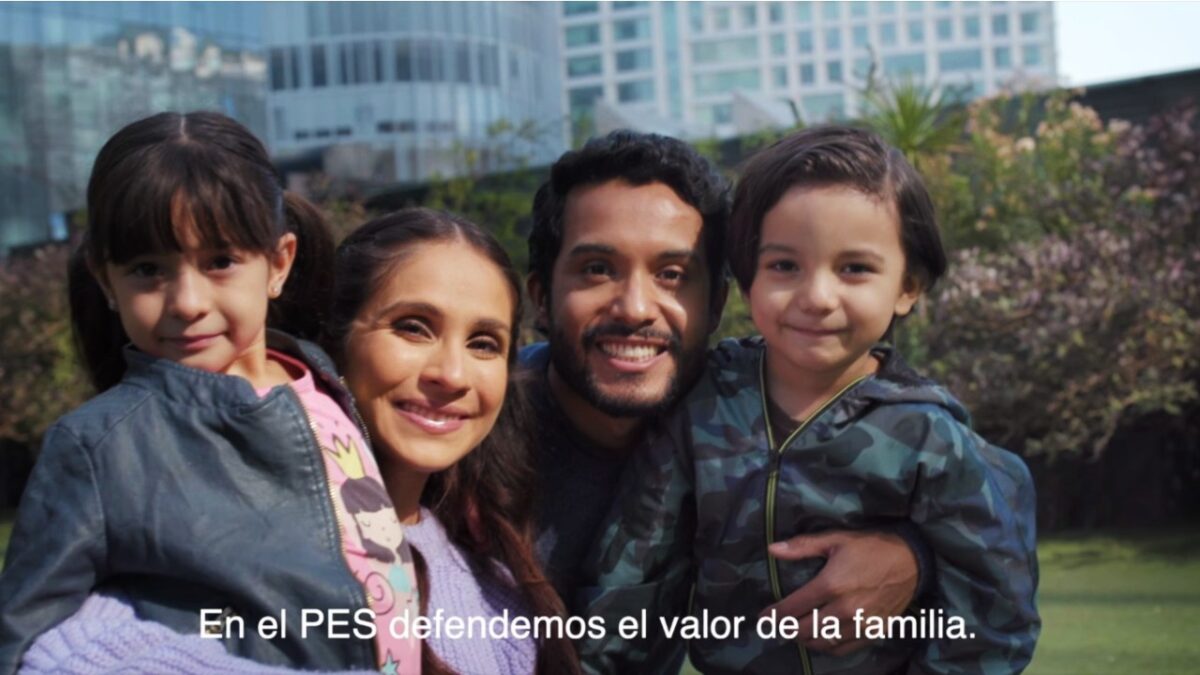 spot homofóbico y lesbofóbico del PES contra la adopción homoparental