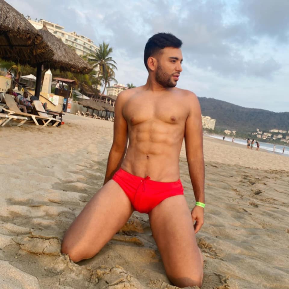 Ivis-Lenin-posa-playa