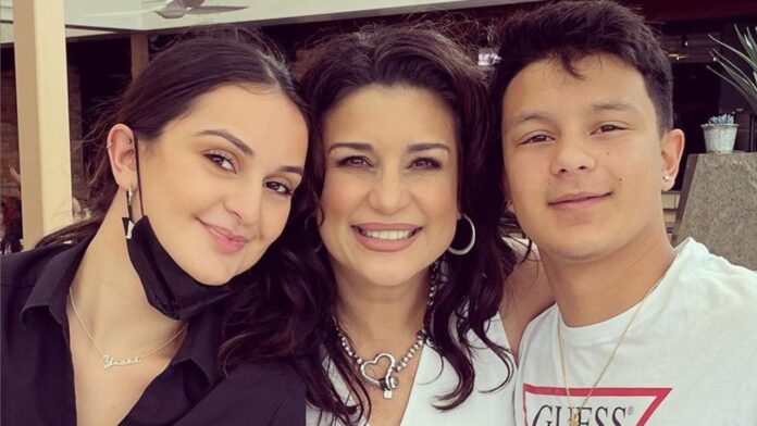 Karina tiene un hijo trans llamado Xander