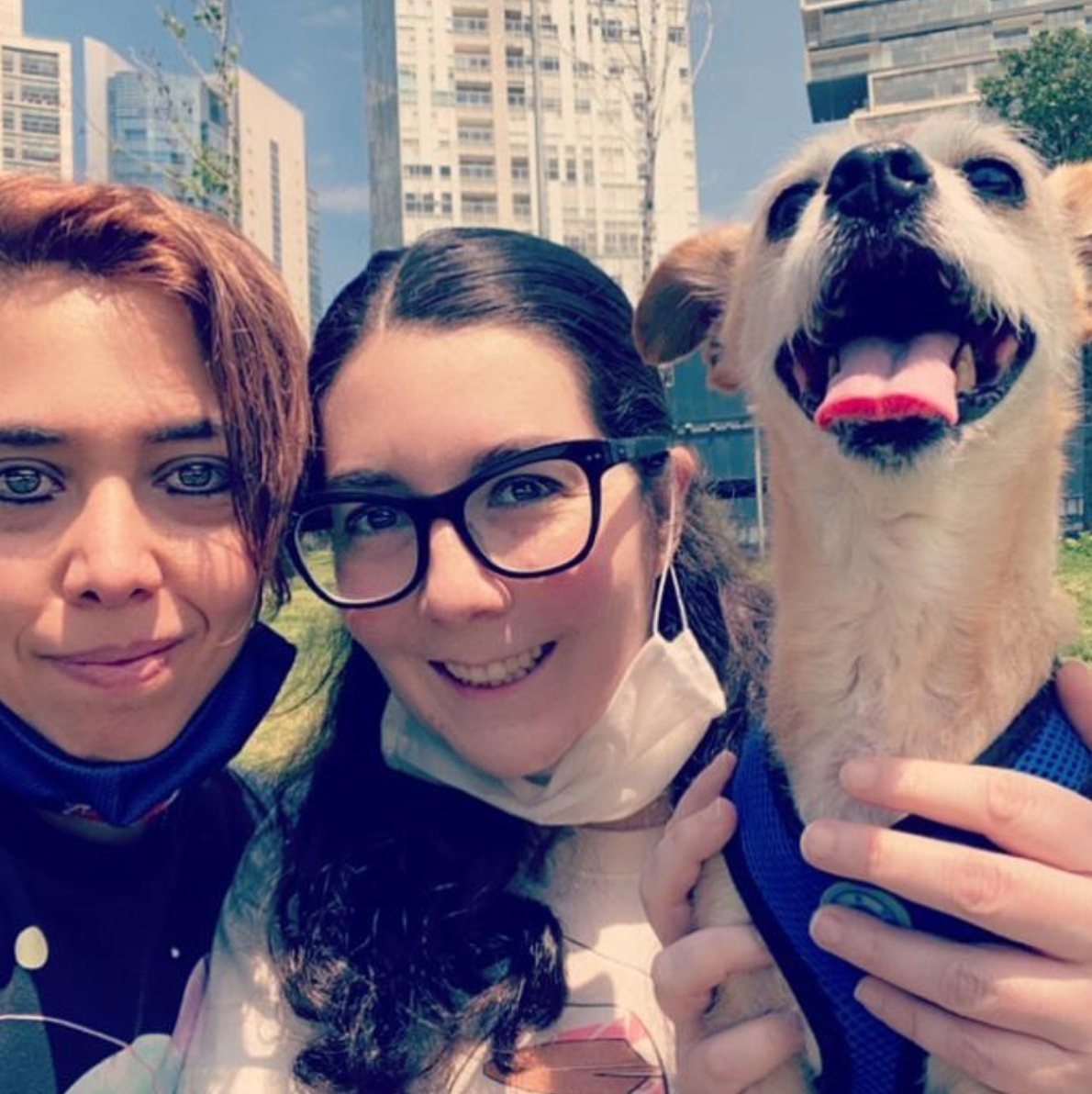 pareja-lesbica-rentar-feliz