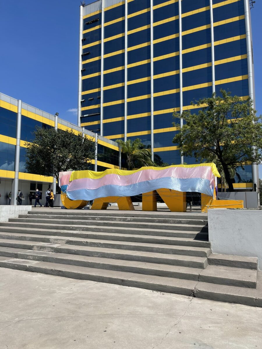 Plantón de Loen Daniel en la UANL
