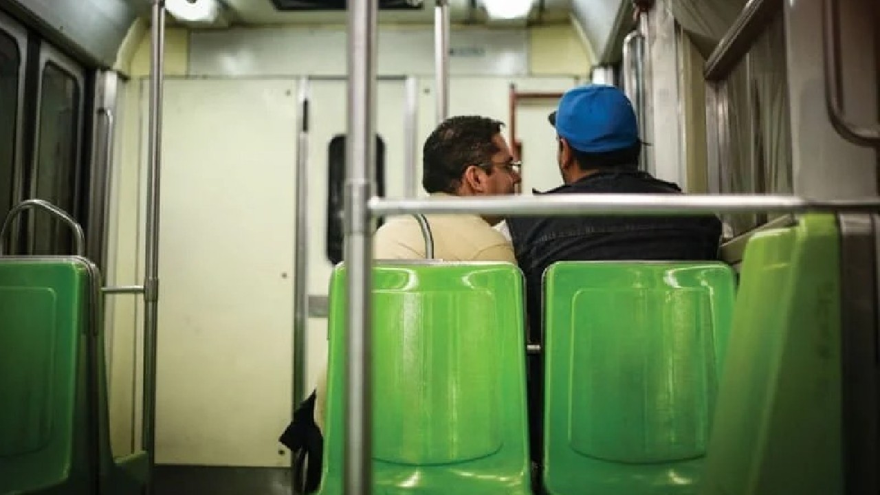 Policías roban usuarios último vagón metro