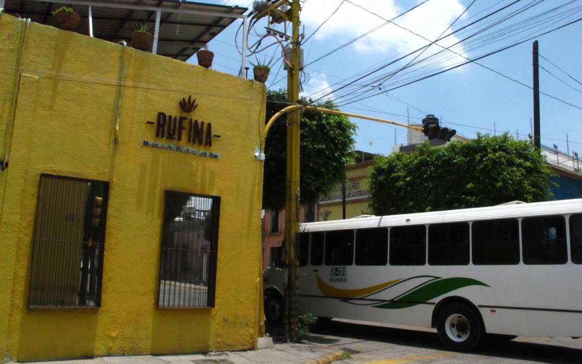 Discriminan a personas LGBT+ en Rufina Mezcalería