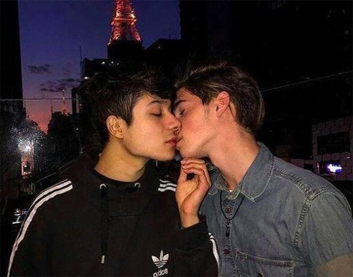 adolescentes gay regreso clases