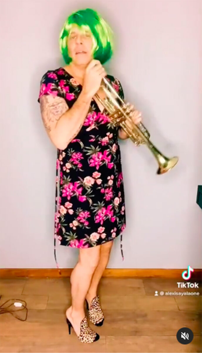 alexis ayala vestido mujer peluca