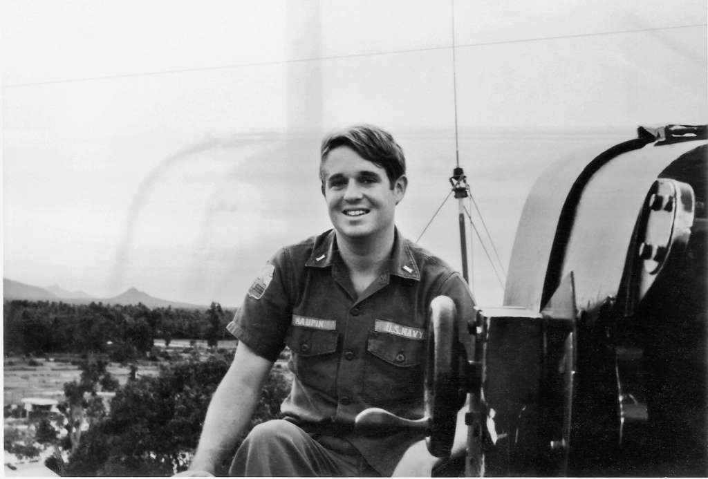 Armistead Maupin joven