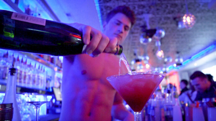 bar gay Torremolinos camareros heterosexuales