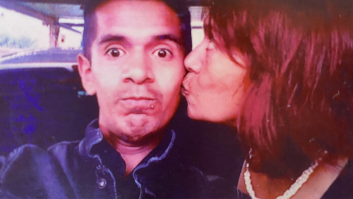 Mamá-clóset-VIH-beso