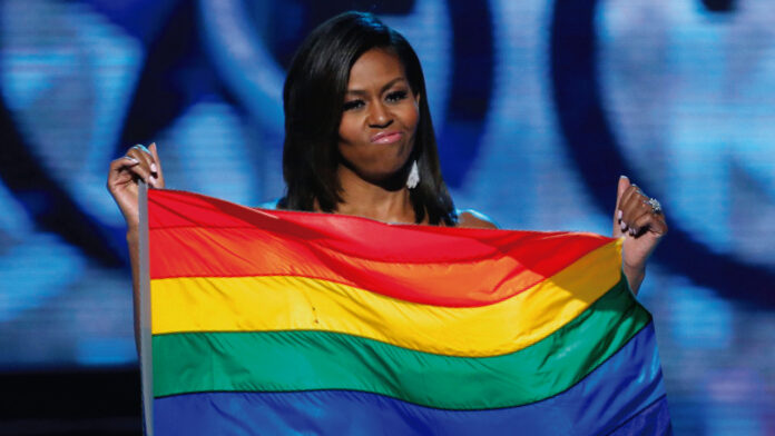 Michelle Obama con bandera diversidad