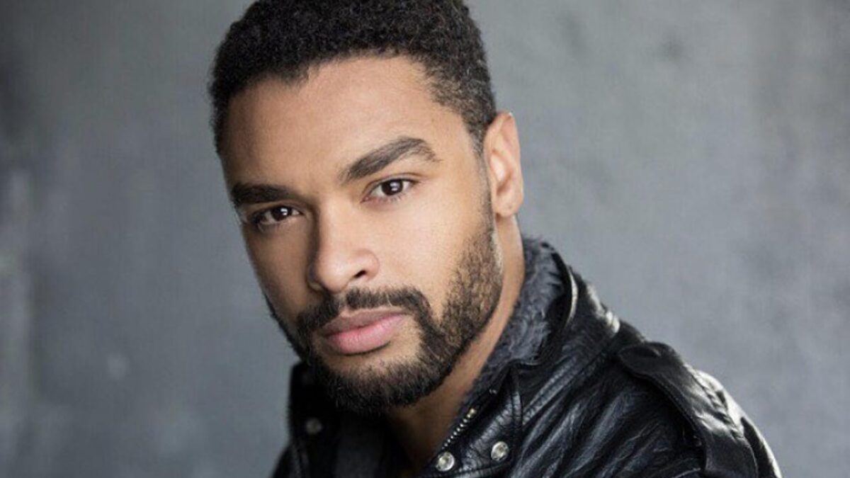 famosos más guapos 2021 Regé-Jean Page