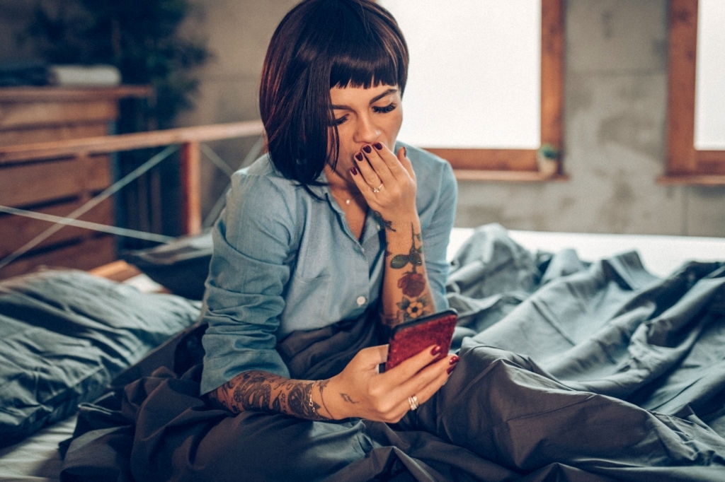 señales novia engañando