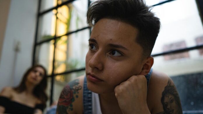 señales novia engañando