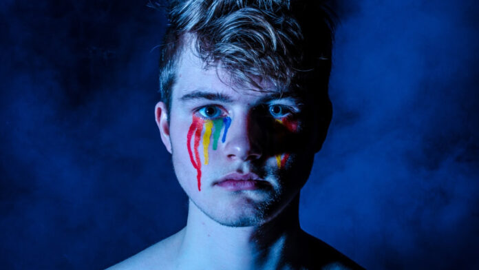 Test discriminas población LGBT+