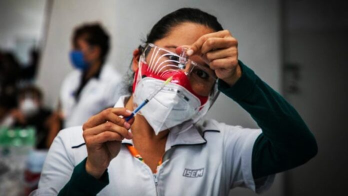 Acplicación de vacuna contra COVID-19 a personas trans