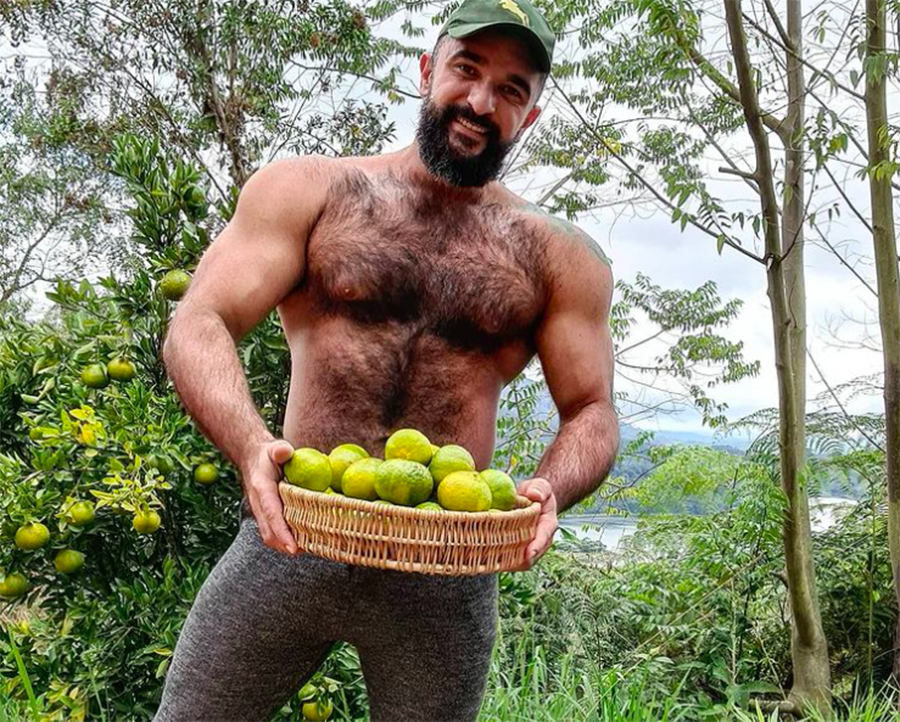 hombre vello púbico corporal barbon