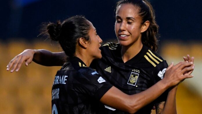 Bianca Sierra y Stephany Mayor son esposas