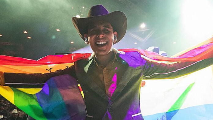 Jhonny Caz gay orgulloso