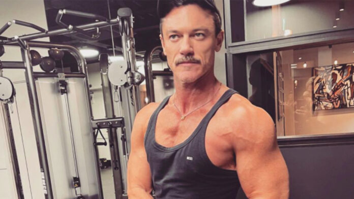 luke evans mes el orgullo sexy