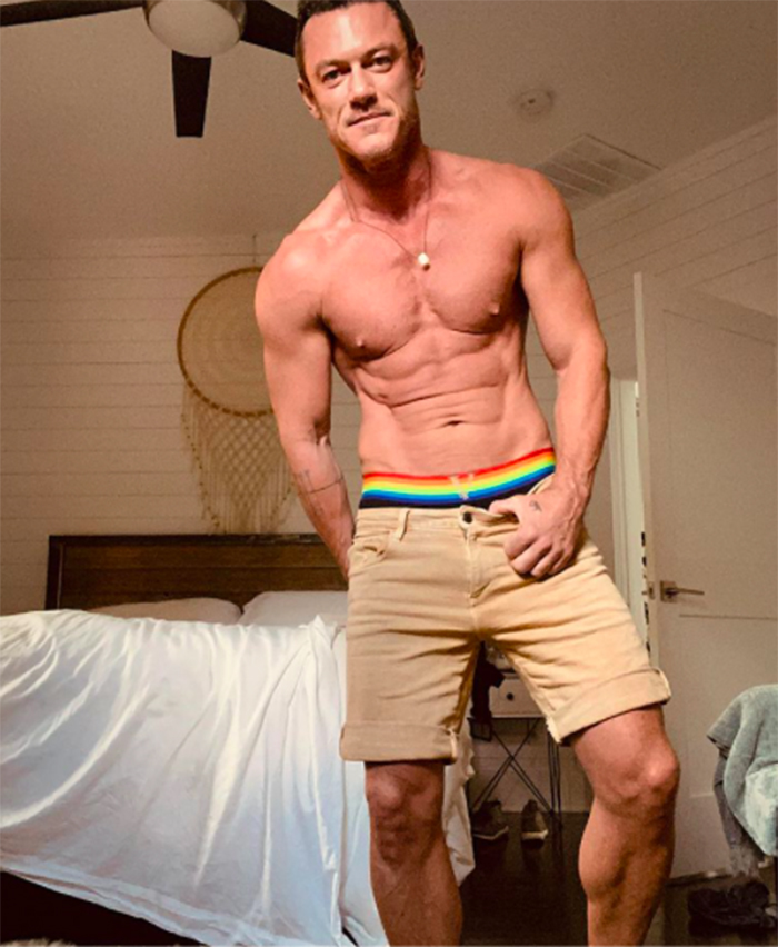 Luke Evans mes orgullo calzonzillos