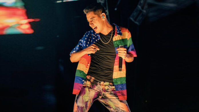 atuendos LGBT+ Jhonny Caz