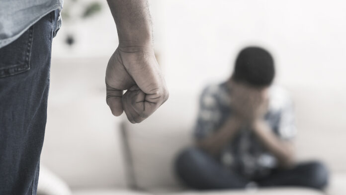 familia alejar violencia lgbt gay