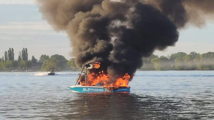 homofóbicos acosan LGBT+ lancha explota