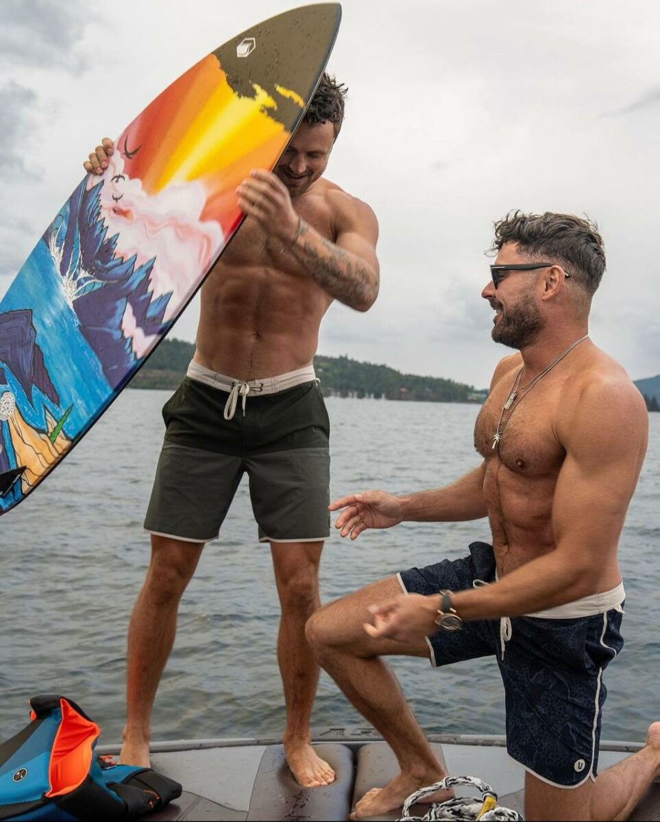 Zac y Dylan Efron actor en traje de baño hermanos surf fotos